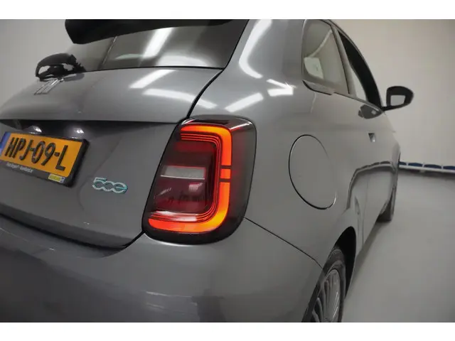 Fiat 500e Icon 42 kWh [ Navi LED Camera ] 2022 Elektrisch 30