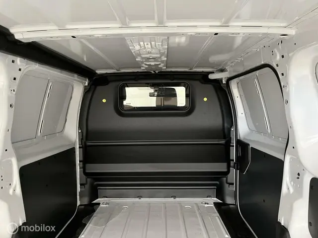 Peugeot Expert 2.0 BlueHDi 145 S&S EAT8 L3 2023 Diesel 32