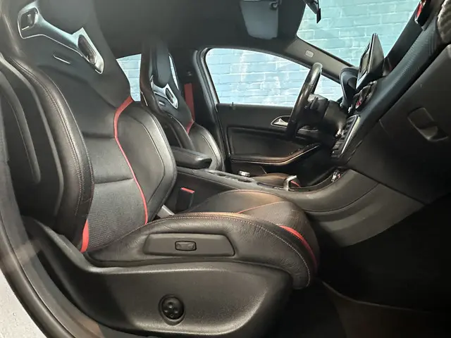 Mercedes-Benz A-Klasse AMG 45 4MATIC 2015 Benzine 10