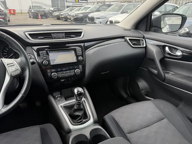 Nissan QASHQAI 1.6 163pk Connect Edition 2015 Benzine 17