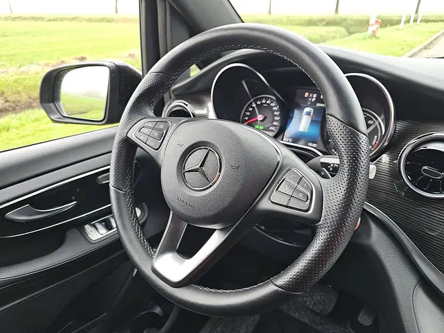 Mercedes-Benz EQV 300 2024 Elektrisch 9