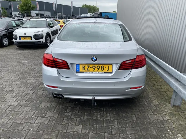 BMW 5 Serie 520i High Executive 2015 Benzine 8