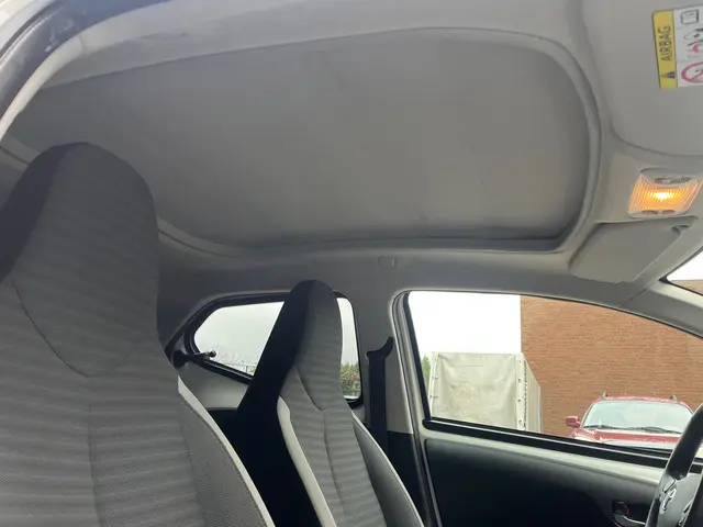 Toyota Aygo 1.0 VVT-i x-joy , 2e eigenaar 2019 Benzine 10