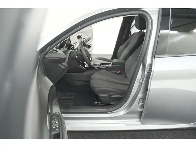 Peugeot 208 PureTech 100 Allure Pack 2023 Benzine 25