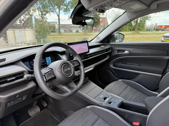 Jeep Avenger Longitude 54 kWh Aut. 2024 Elektrisch 10