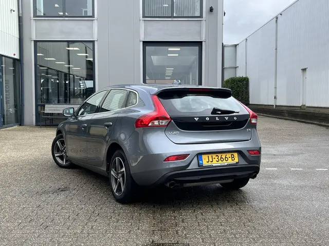 Volvo V40 2.0 T3 Momentum 2016 Benzine 32