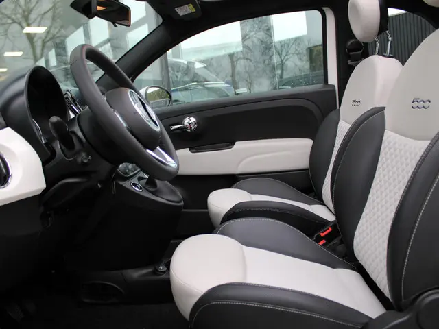 Fiat 500C 1.0 Hybrid Dolcevita 2023 Benzine 12