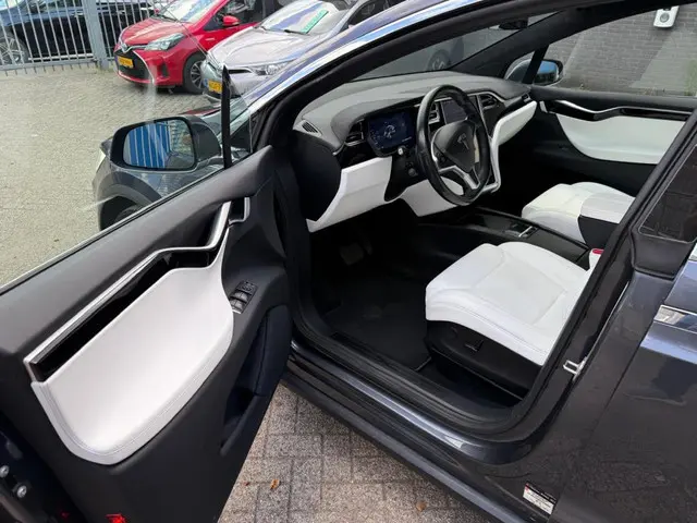 Tesla Model X 75D Base 2017 Elektrisch 8