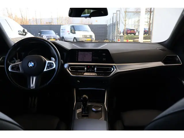 BMW 3 Serie Touring 318i Business Edition 2021 Benzine 9