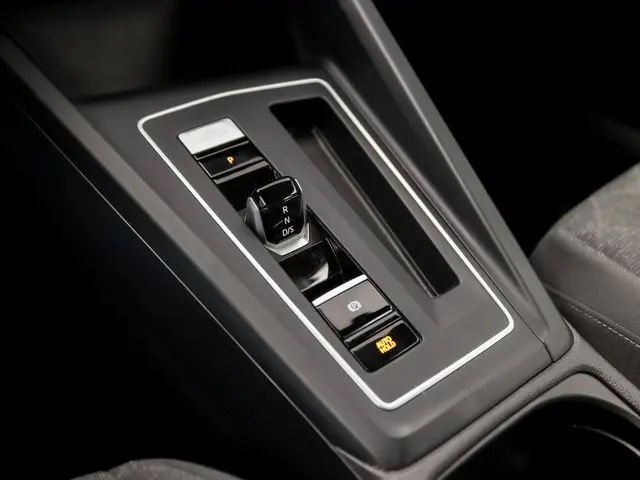 Volkswagen Golf 1.0 eTSI Sport 2022 Benzine 9