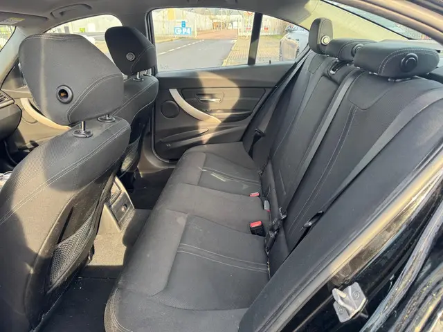 BMW 3 Serie 320d AUTOMAAT/HEADUP/NAVI 2018 Diesel 8