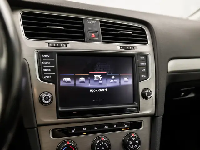 Volkswagen Golf 1.2 TSI R Connected 2015 Benzine 24