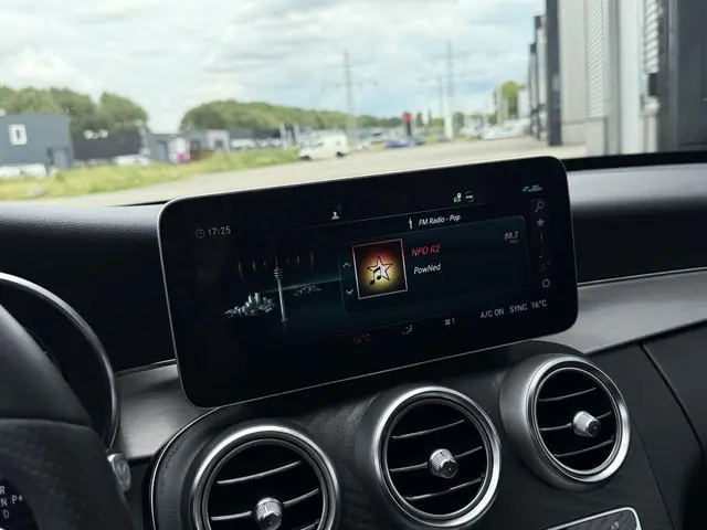 Mercedes-Benz C-Klasse 180 AMG 2018 Benzine 19
