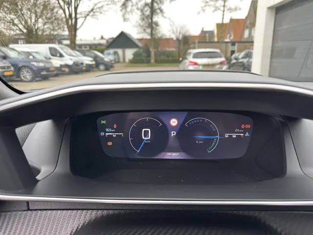 Peugeot 2008 1.2 Hybrid 145 PK GT 2025 Hybride Benzine 17