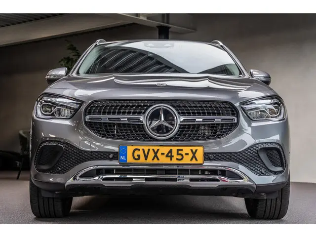 Mercedes-Benz GLA 250 e Luxury Line 2023 Hybride Benzine 6