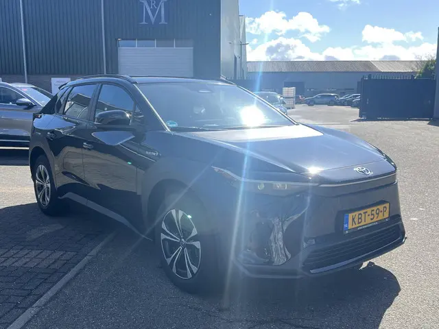 Toyota bZ4X Dynamic 71 kWh 2024 Elektrisch 3