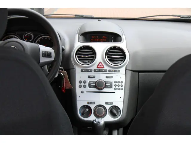 Opel Corsa 1.2-16V Berlin 2014 Benzine 12