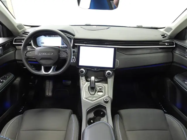 Lynk & Co 01 1.5 PHEV BlackLine 2023 Hybride Benzine 5