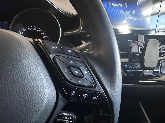 Toyota C-HR 1.8 Hybrid Energy 2018 Hybride Benzine 8