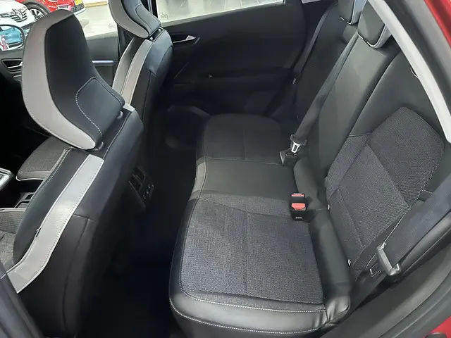 Renault Captur 1.0 TCe 90 techno 2024 Benzine 8