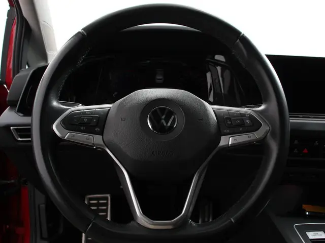 Volkswagen Golf 1.0 eTSI 110pk DSG Active 2022 Benzine 18