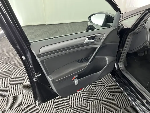 Volkswagen e-Golf {SOH-88%} 2019 Elektrisch 22