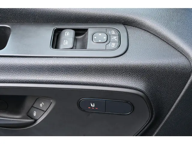 Mercedes-Benz Sprinter 319 CDI L3H2 2022 Diesel 18