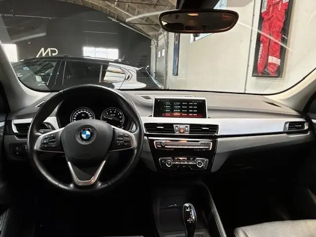 BMW X1 sDrive20i High Executive 2018 Benzine 17