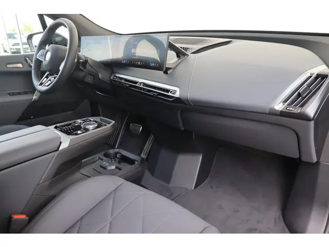 BMW iX xDrive45 2025 Elektrisch 9