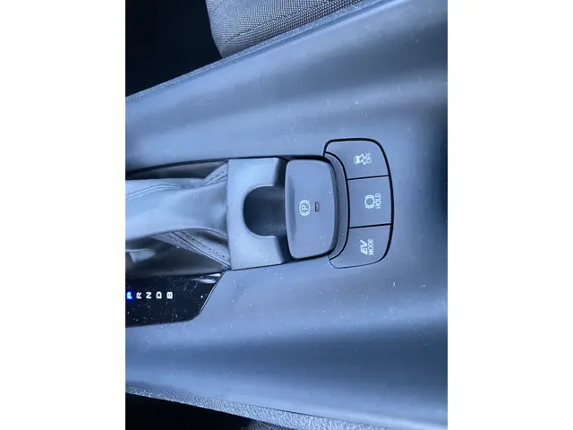 Toyota C-HR 1.8 Hybrid Active 2023 Hybride Benzine 23