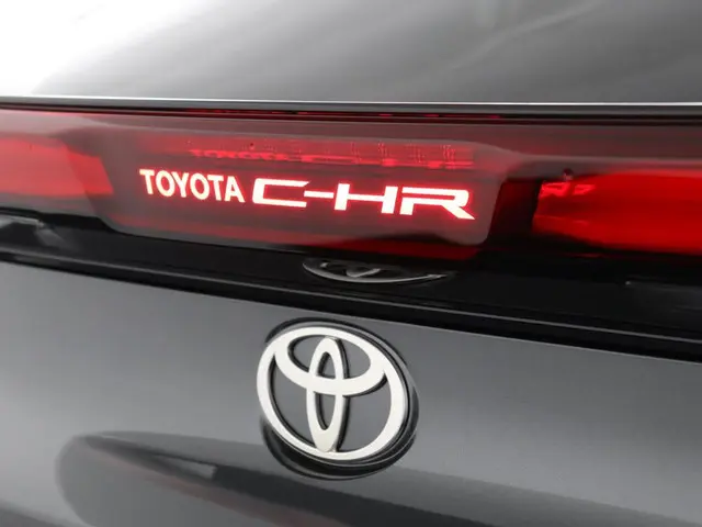 Toyota C-HR 1.8 Hybrid 140 Dynamic 2025 Hybride Benzine 42