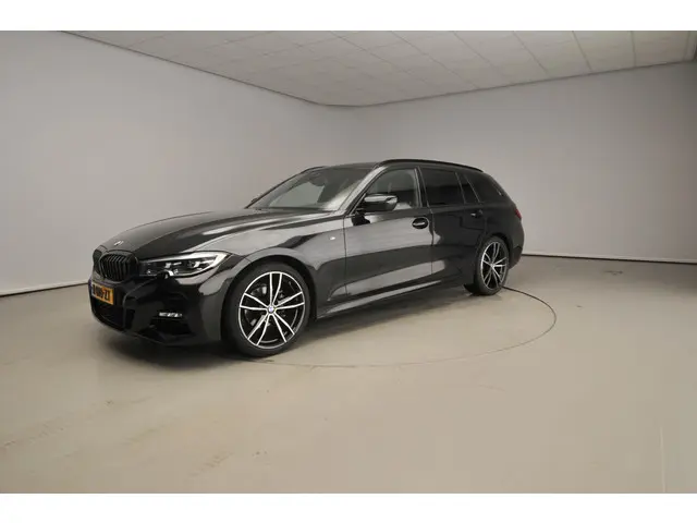 BMW 3 Serie Touring 318i 2022 Benzine 40