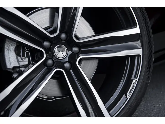 Volvo S60 2.0 B4 Ultimate Dark 2023 Benzine 24