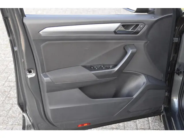 Volkswagen T-Roc 1.0 TSI Life Edition 2025 Benzine 71