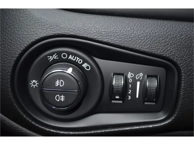 Jeep Renegade 1.4 MultiAir Limited 2015 Benzine 21
