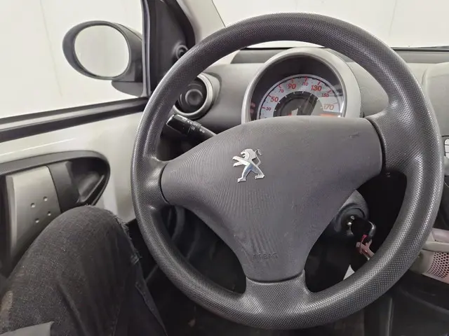 Peugeot 107 1.0 Access Accent 2013 Benzine 10