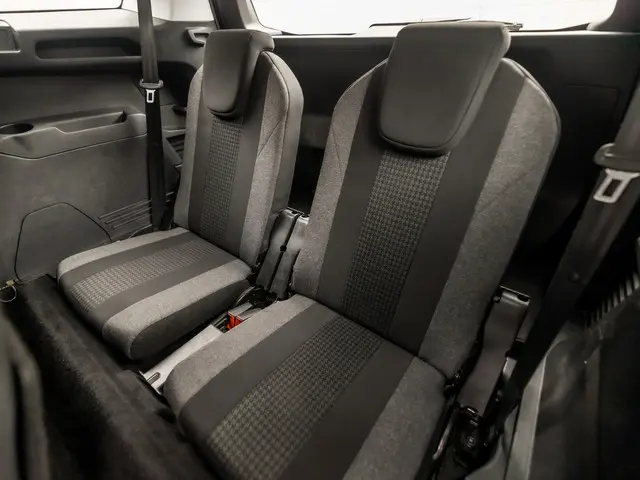 Peugeot 5008 1.2 PureTech Sport 7 Persoons 2017 Benzine 16