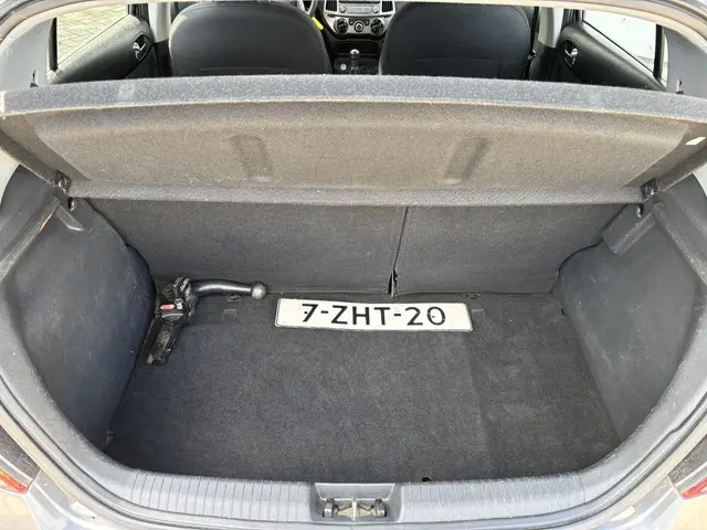 Hyundai i20 1.2i Business Edition 2013 Benzine 13