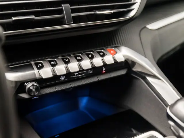 Peugeot 5008 1.2 PureTech Sport 7 Persoons 2022 Benzine 9