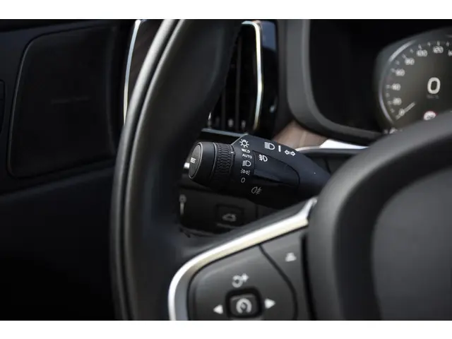 Volvo XC60 2.0 B5 Momentum Exclusive 2021 Benzine 25