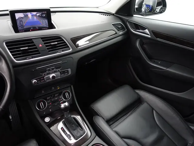 Audi Q3 2.0 TFSI Quattro S-line Aut- 2015 Benzine 9