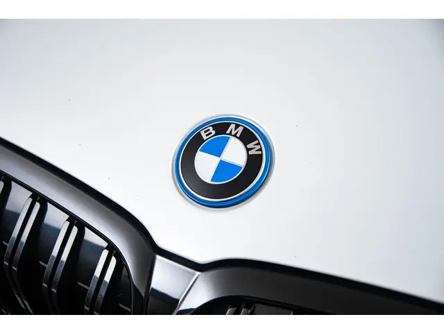 BMW 3 Serie Touring 330e xDrive 2023 Hybride Benzine 32