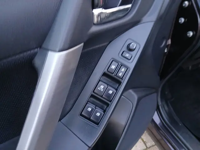 Subaru Forester 2.0 Executive 2013 Benzine 9