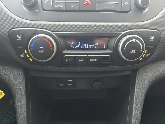 Hyundai i10 1.2 Comfort Plus 5p AUT 2019 Benzine 17