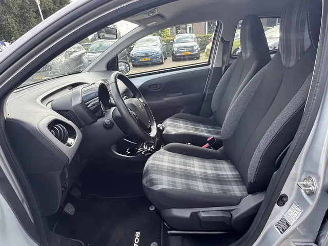 Peugeot 108 1.0 e-VTi Allure 2019 Benzine 14