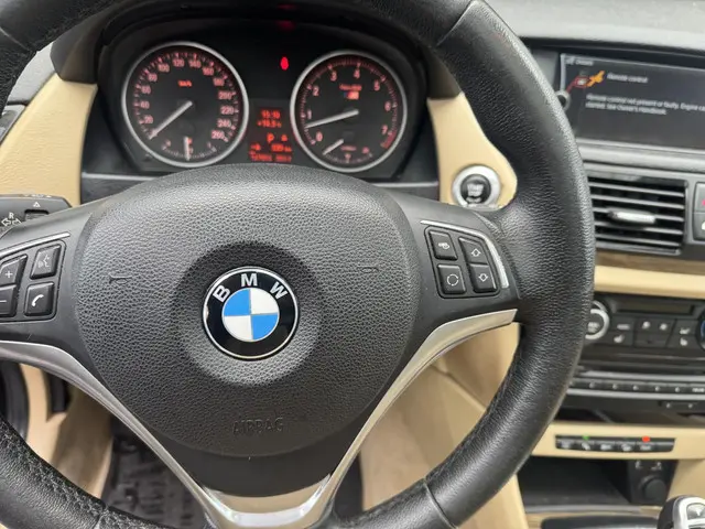 BMW X1 xDrive28i High Executive 2014 Benzine 15
