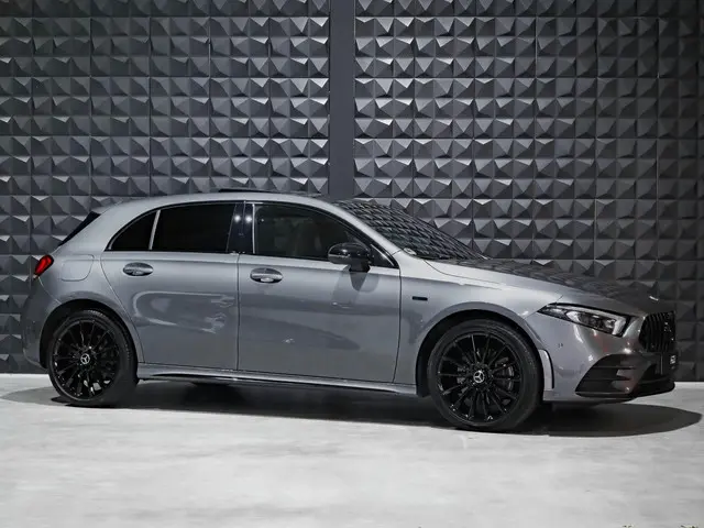 Mercedes-Benz A-Klasse 250e AMG 2020 Hybride Benzine 2