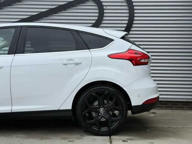 Ford Focus 1.0 Titanium Edition 2015 Benzine 23