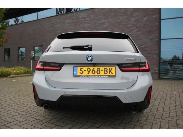 BMW 3 Serie Touring 320e 2023 Hybride Benzine 9