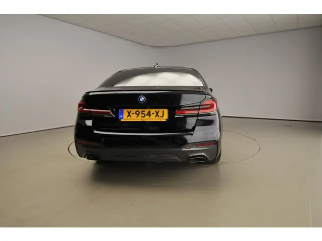BMW 5 Serie Sedan 530i 2024 Benzine 3